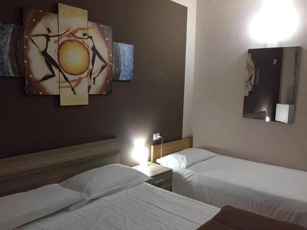 Ded 2 Only Sleep Bagno Privato Apartment Парма Екстериор снимка